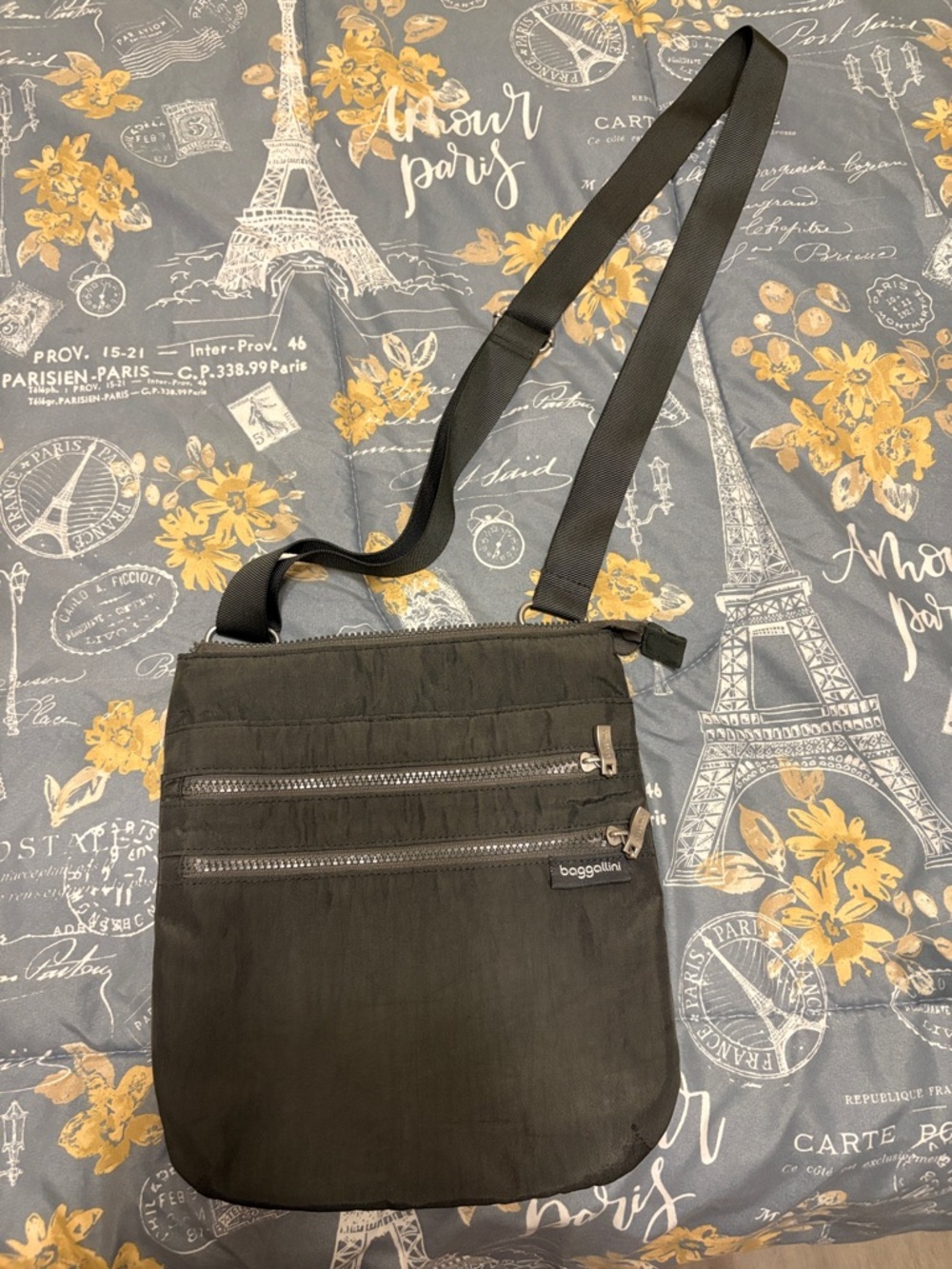 Baggallini Black Crossbody Messenger Bag with Silver Zippers